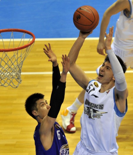 马拉松：上海马拉松完赛人数创纪录